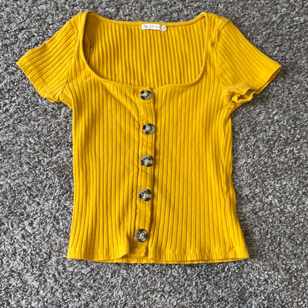 Small U-Neck Short Sleeve Crop Top